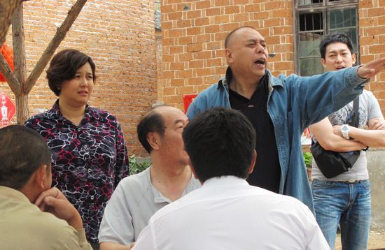 最新乡村喜剧电视剧，科技之光为乡村生活带来欢笑与温馨