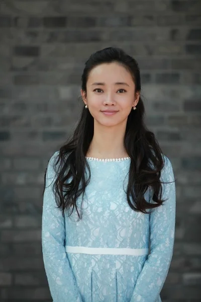 杨梅演员与小巷隐秘宝藏中的独特小店之旅
