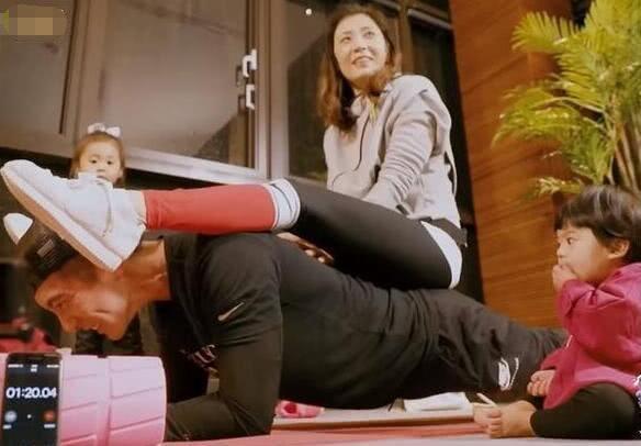 明星爸爸宝贝妞的高科技产品探秘与介绍